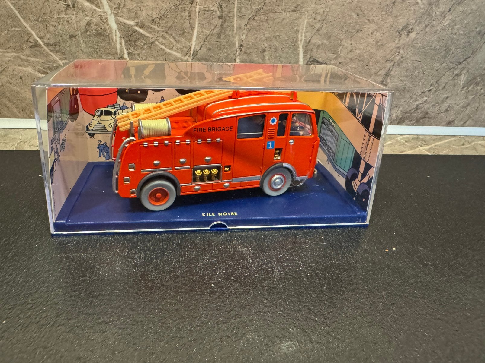 Kuifje Modelauto 1:43 - Dennis F101 Brandweerwagen, Ophalen of Verzenden, Kuifje, Zo goed als nieuw, Beeldje of Figuurtje