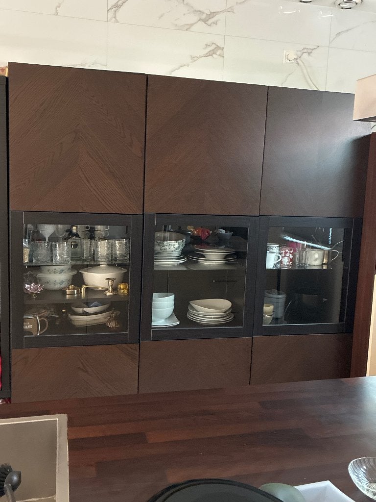 Vitrinekasten Bruin IKEA, Ophalen, Met deur(en), 100 tot 150 cm, Zo goed als nieuw