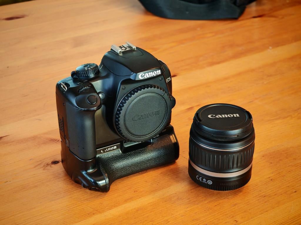 Canon EOS 1000D + Lens (18-55m f/3.5-5.6), Gebruikt, Spiegelreflex, Canon, Ophalen of Verzenden