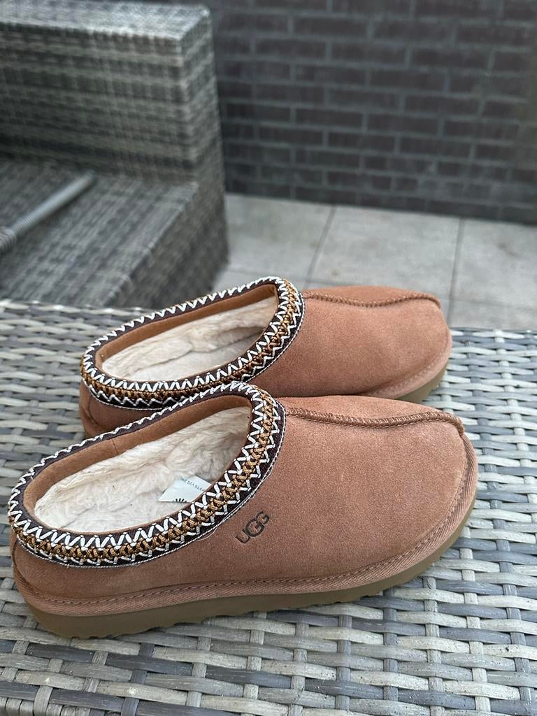 Nieuwe UGG Pantoffels - Bruin - Maat 37, Ophalen of Verzenden, Nieuw, Bruin, Pantoffels of Sloffen