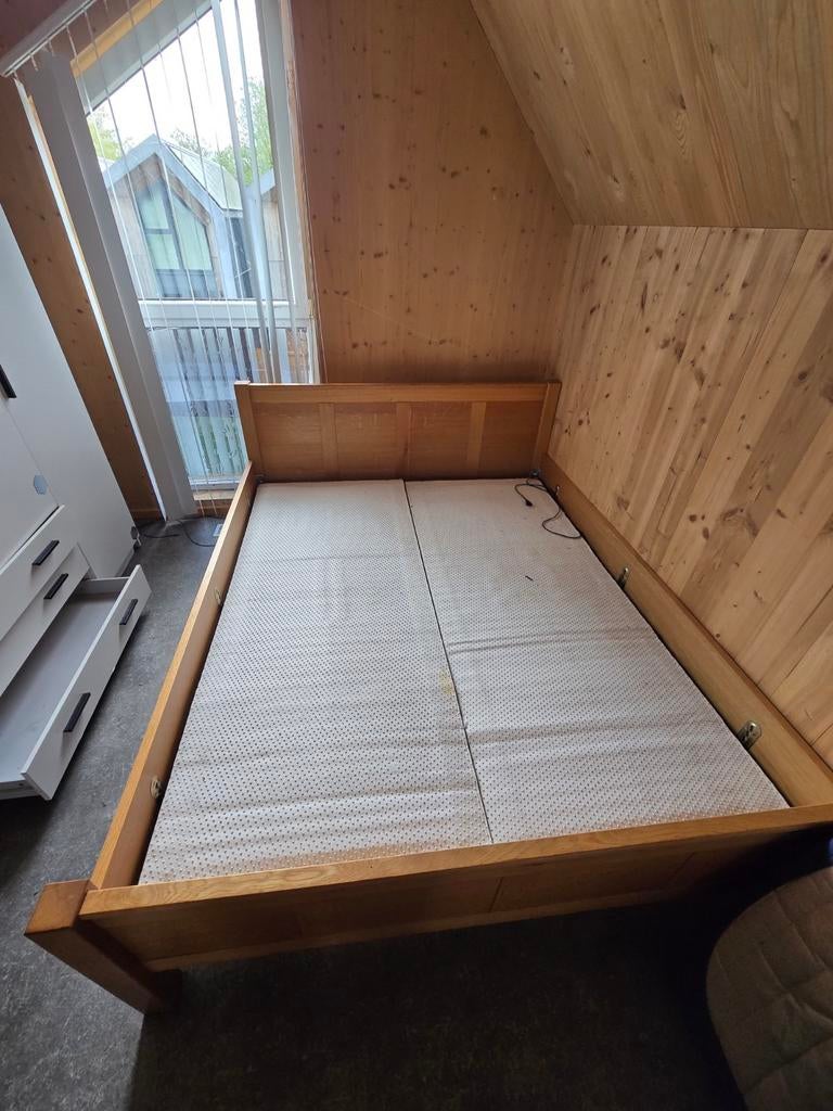 Elektrisch bed - Zeer goed en functioneert perfect, Huis en Inrichting, Slaapkamer | Bedden, Verstelbaar, Bruin, Tweepersoons