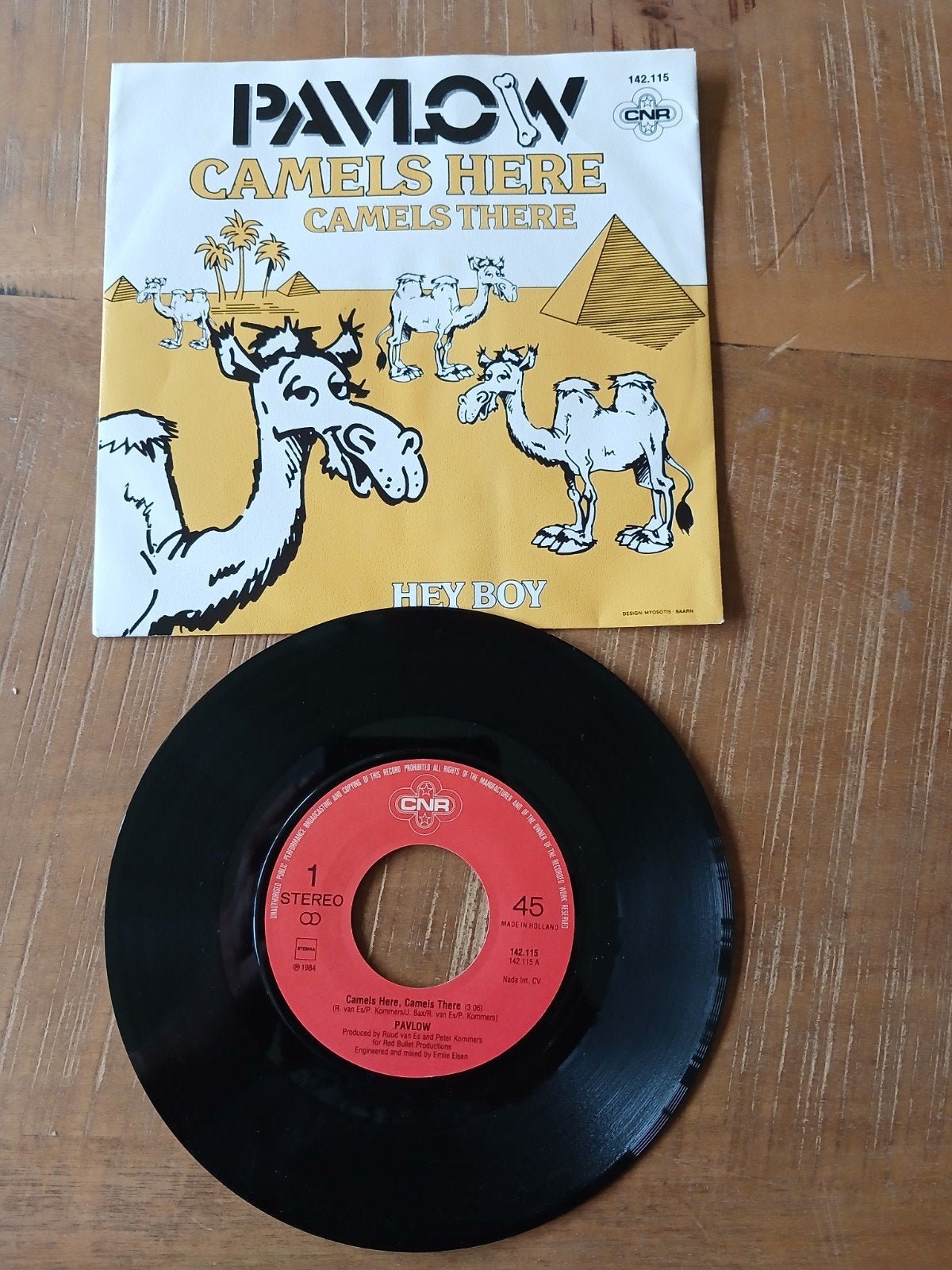 Pavlov Camels, Ophalen of Verzenden, Zo goed als nieuw, Overige formaten, Levenslied of Smartlap