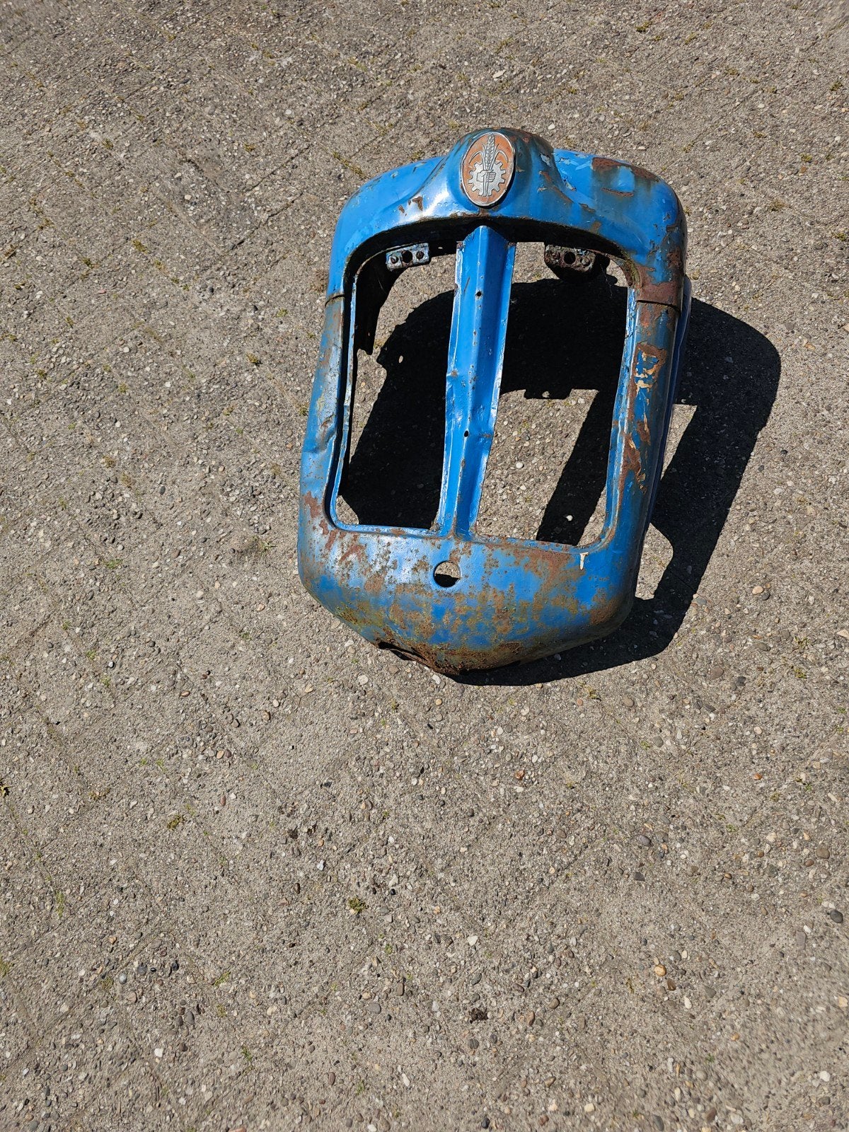 Ford dexta neus en onderdelen, Ophalen, Ford