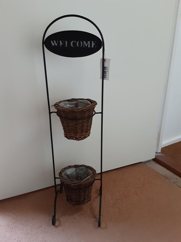 Decoratieve plantenhouder met twee mandjes en 'Welcome' bord, Ophalen, Nieuw, Balkon