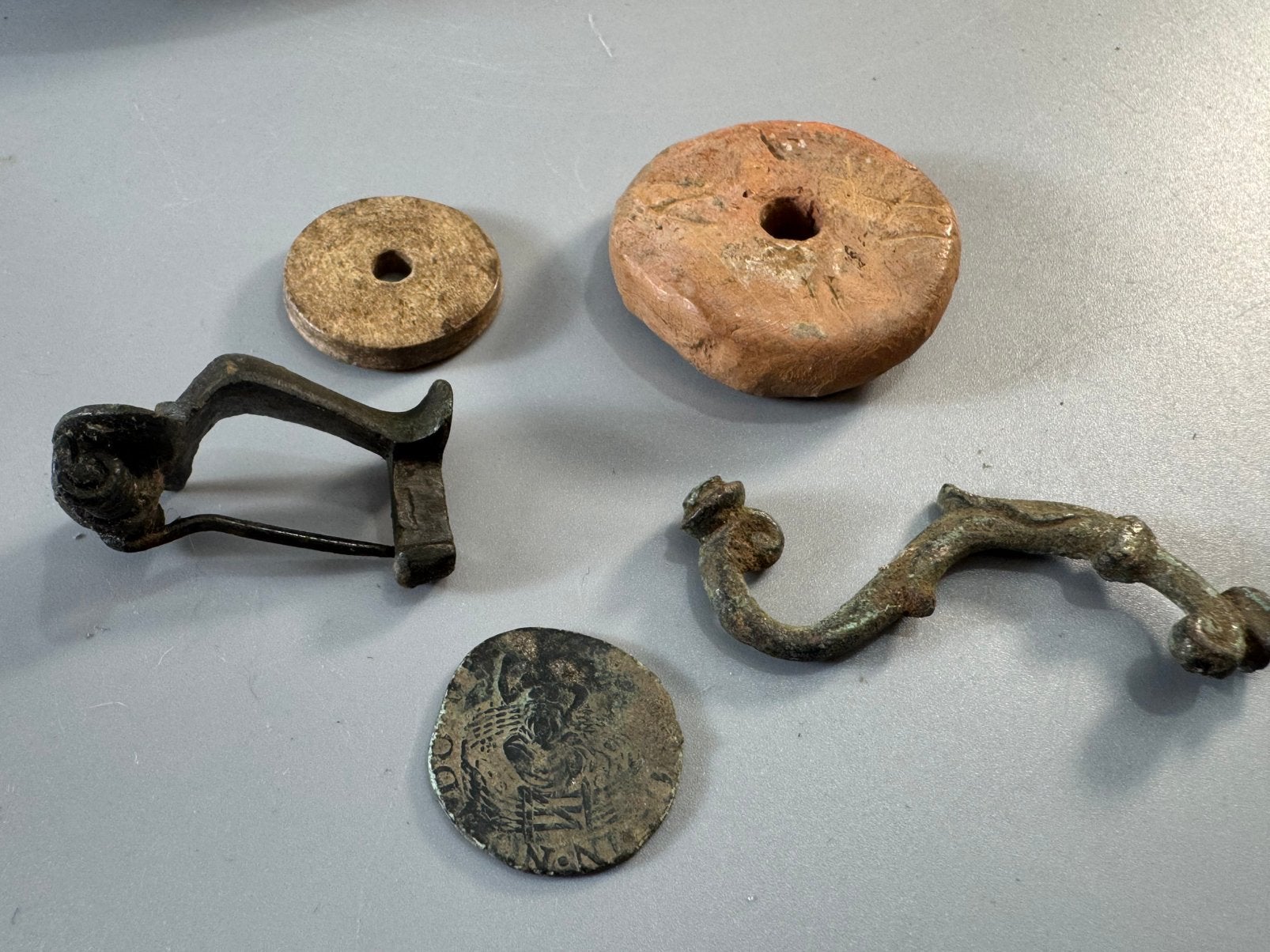 Vijf stuks bodemvondsten brons aardewerk been, Ophalen of Verzenden