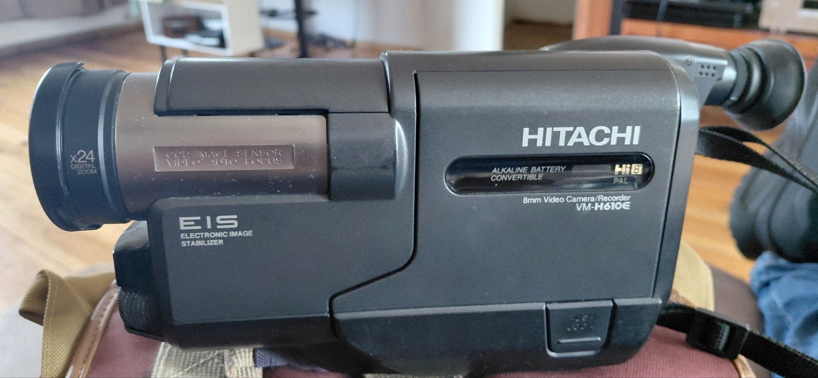 Hitachi hi8 camera plus voeding, videokabel en tas, Ophalen of Verzenden, Hi 8