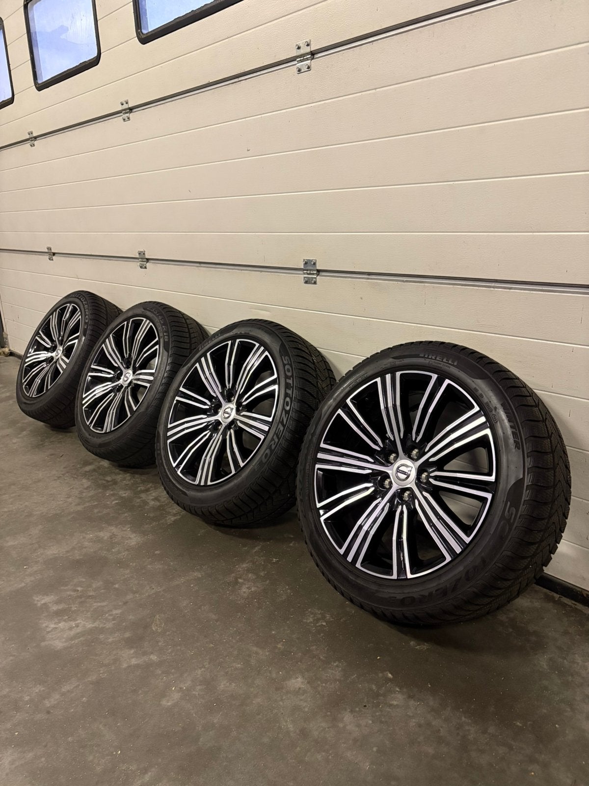 Volvo V60 S60 Inscription 18 inch winterset Pirelli 6+ mm