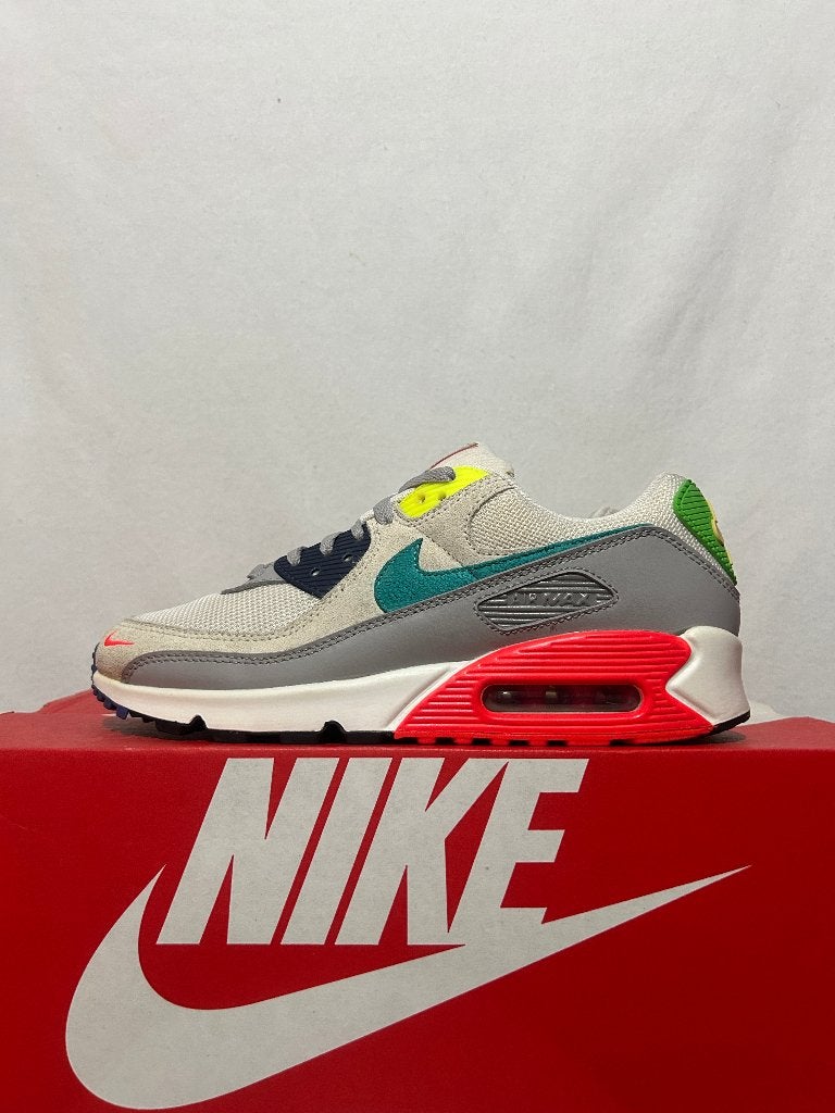 ALS NIEUW! Maat 42,5 - Nike Air Max 90 Evolution of Icons, Kleding | Heren, Schoenen, Overige kleuren, Verzenden, Nike, Nike