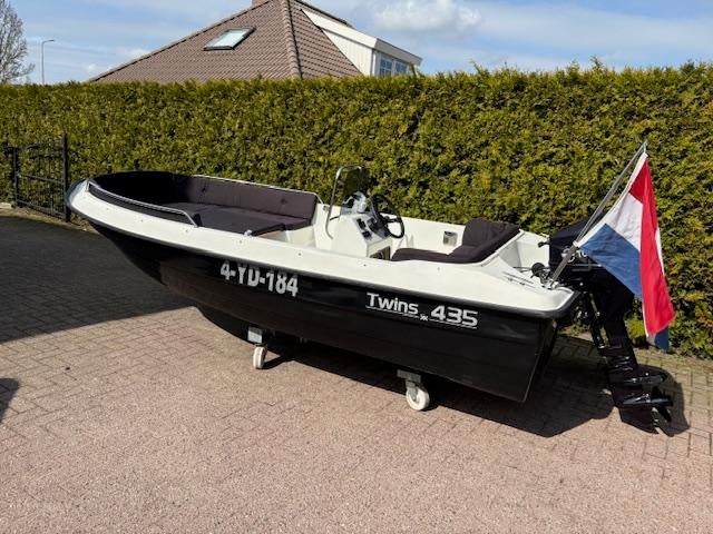 VAARKLAAR! Twins 435 met Tohatsu 20 PK en Dekzeil (bj 2020), Watersport en Boten, Vis- en Consoleboten, Gebruikt, Polyester, Overige brandstoffen