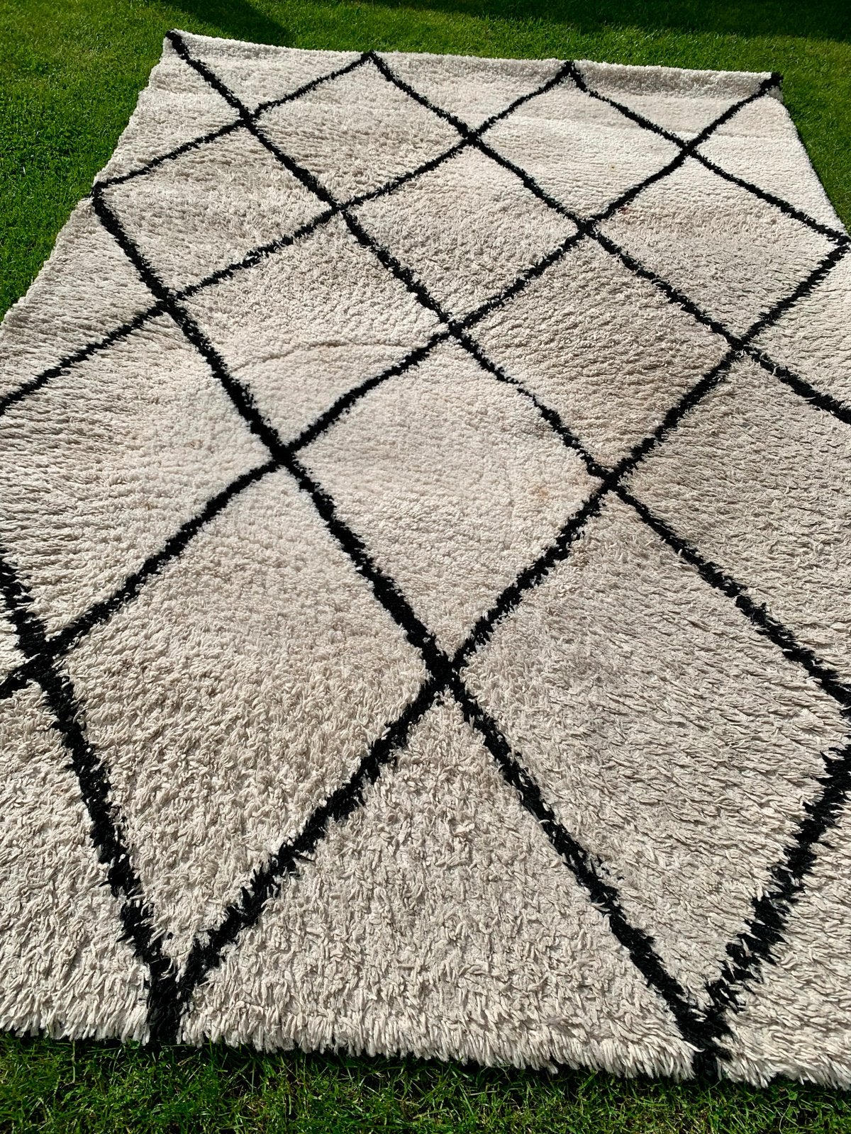 Gebroken wit vloerkleed met zwarte lijnen 160x230 cm, Gebruikt, Wit, 150 tot 200 cm, 200 cm of meer