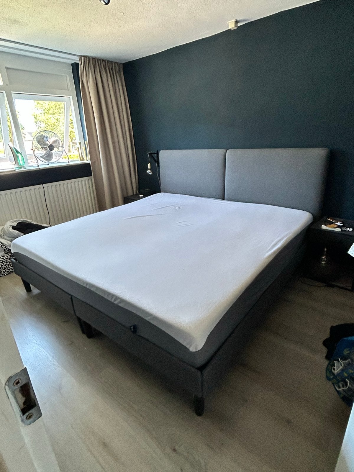 Emma Hybrid Boxspring bed - 200x200cm, Huis en Inrichting, Slaapkamer | Bedden, Zo goed als nieuw, Tweepersoons, 160 cm, 200 cm
