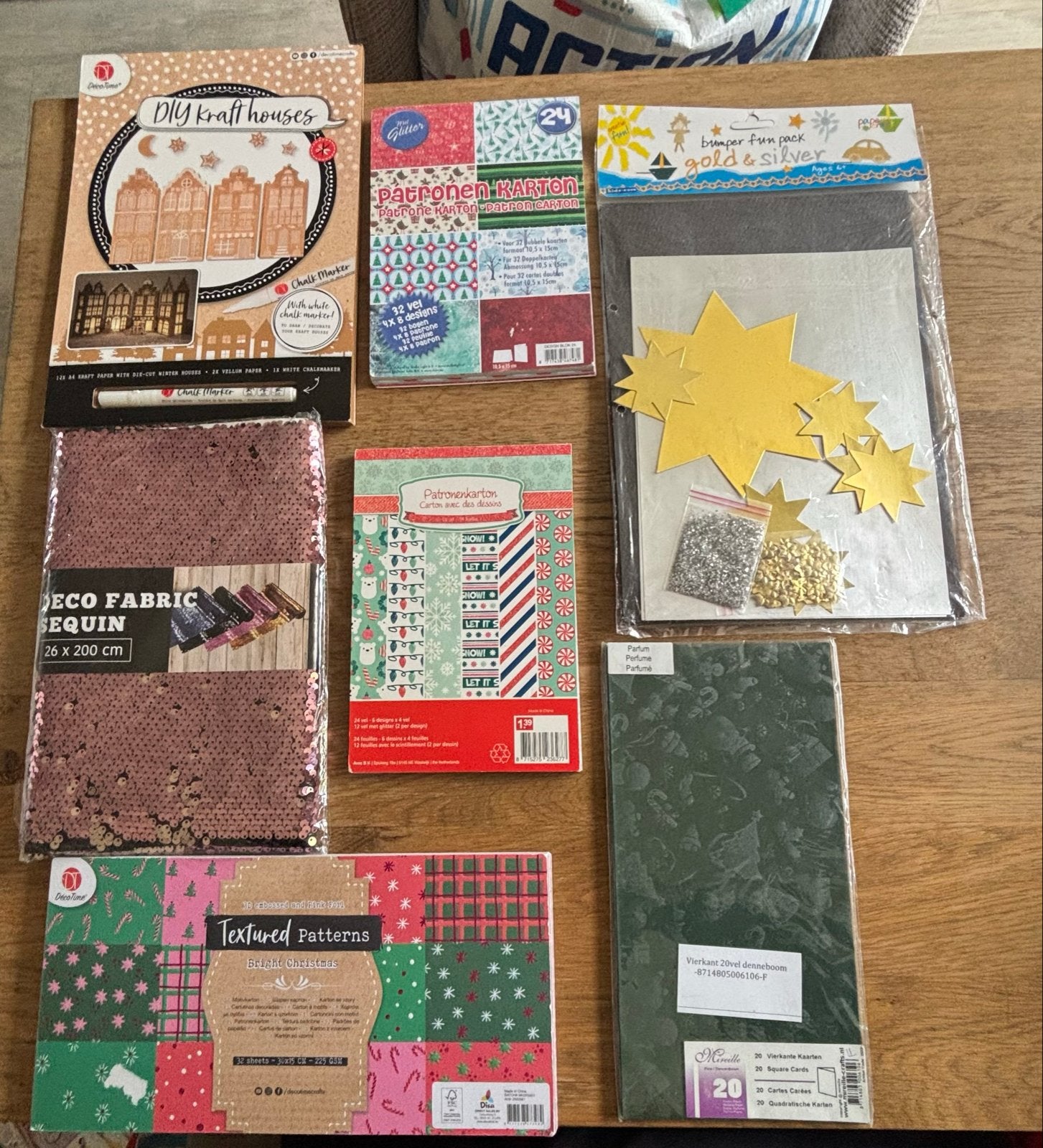 Diverse kerst knutselmaterialen: papier, stof, DIY huisjes, Diversen, Kerst, Ophalen of Verzenden, Nieuw
