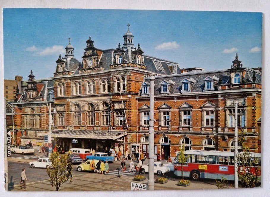 44)Den Haag Hollands Spoor met HTM bus en telefooncel, Verzamelen, Ophalen of Verzenden, 1960 tot 1980, Ongelopen, Zuid-Holland