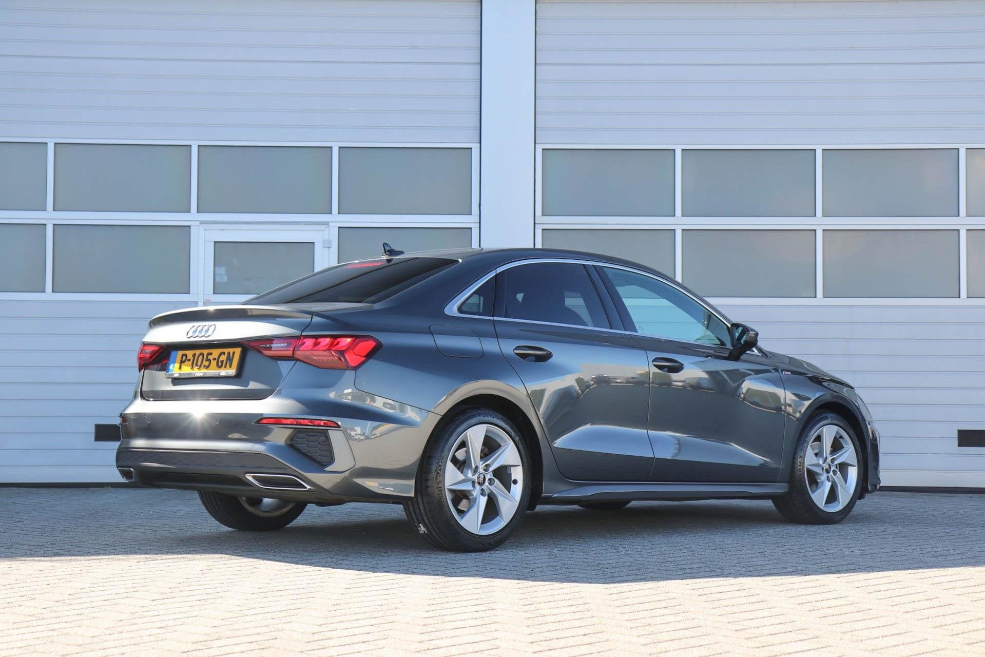 Audi A3 Limousine 30 TFSI 110pk S-tronic S edition | Apple C, Auto's, Gebruikt, Leder en Stof, Origineel Nederlands, Bedrijf