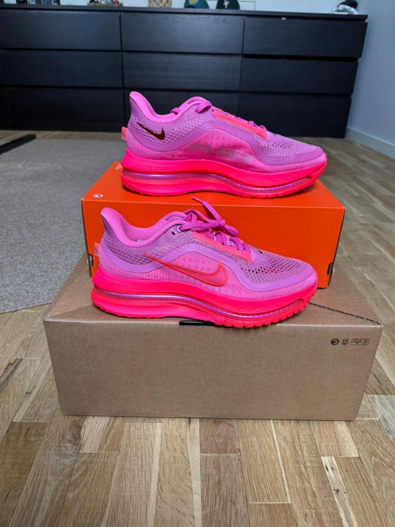 Nike Air Max Roze Sneakers - Ongedragen, Kleding | Dames, Schoenen, Ophalen of Verzenden, Zo goed als nieuw, Roze, Sneakers of Gympen