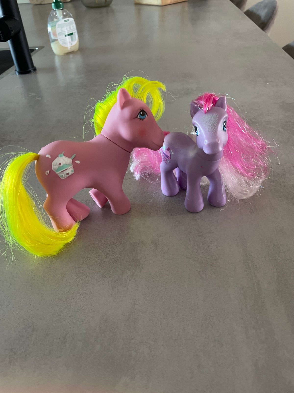 Set van 2 My Little Pony figuren - Roze en Paars, Kinderen en Baby's, Ophalen of Verzenden, Gebruikt, Jongen of Meisje