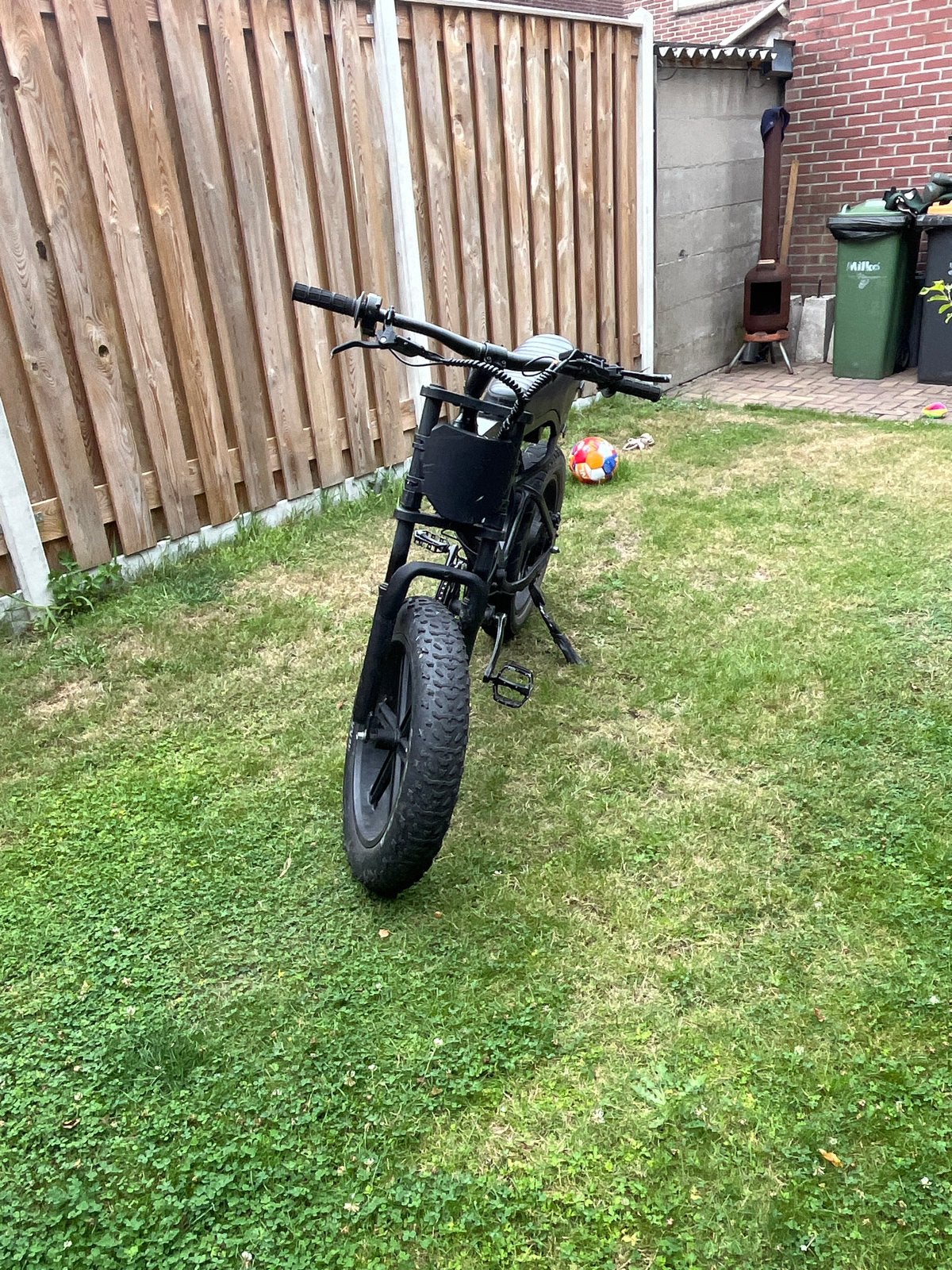 Custom V20 Pro E-bike met accu, lader en sleutels, Fietsen en Brommers, Elektrische fietsen, Ophalen, Zo goed als nieuw, 50 km per accu of meer