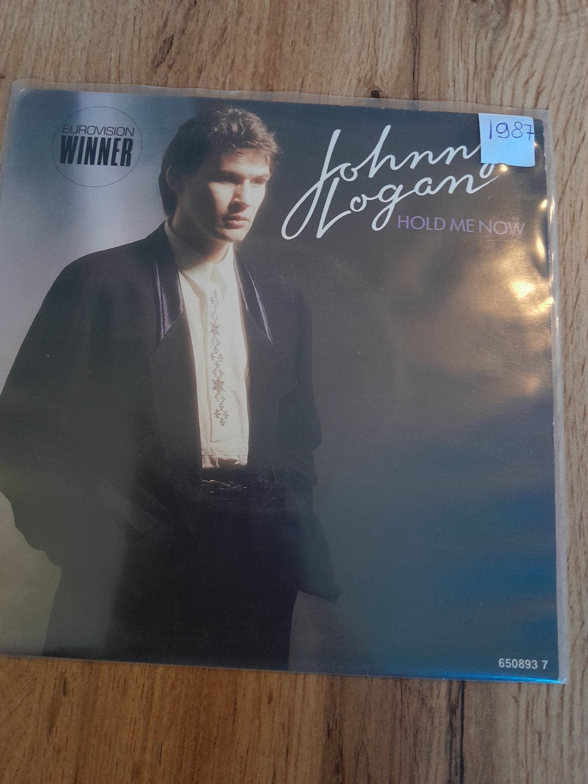johnny logan 7inch hold me now, Ophalen of Verzenden, Zo goed als nieuw, Pop