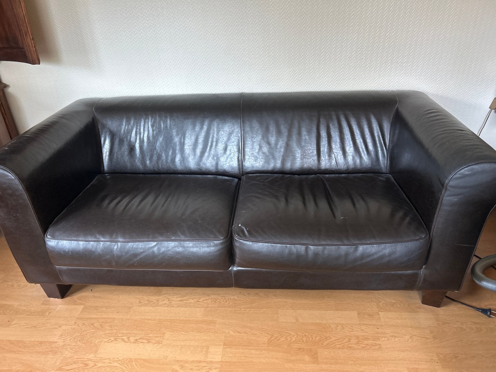 Comfortabele 2-zits bank van leer - Donkerbruin, Ophalen, Gebruikt, 150 tot 200 cm, Tweepersoons