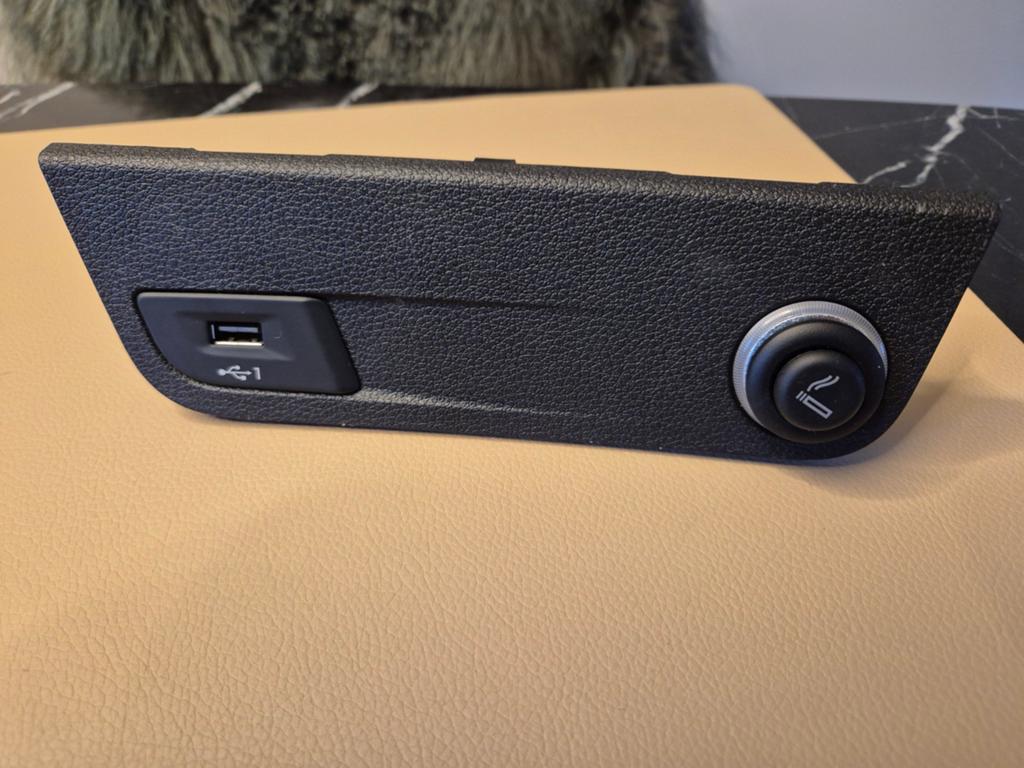 Usb middenconsole plaat Audi Q2, Ophalen of Verzenden, Nieuw, Audi