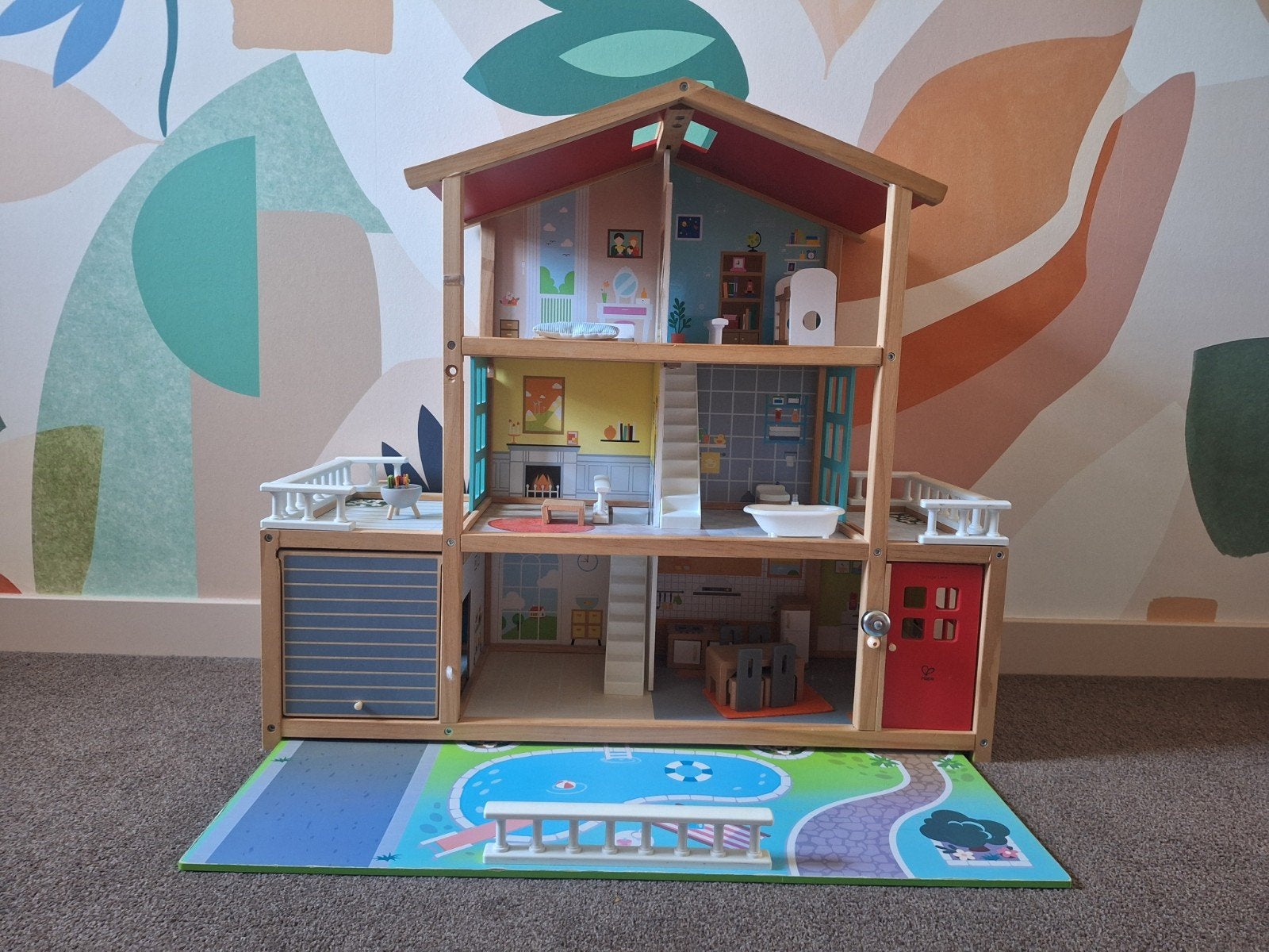 Hape Houten Poppenhuis met Meubels en Zwembad, Ophalen, Gebruikt, Poppenhuis