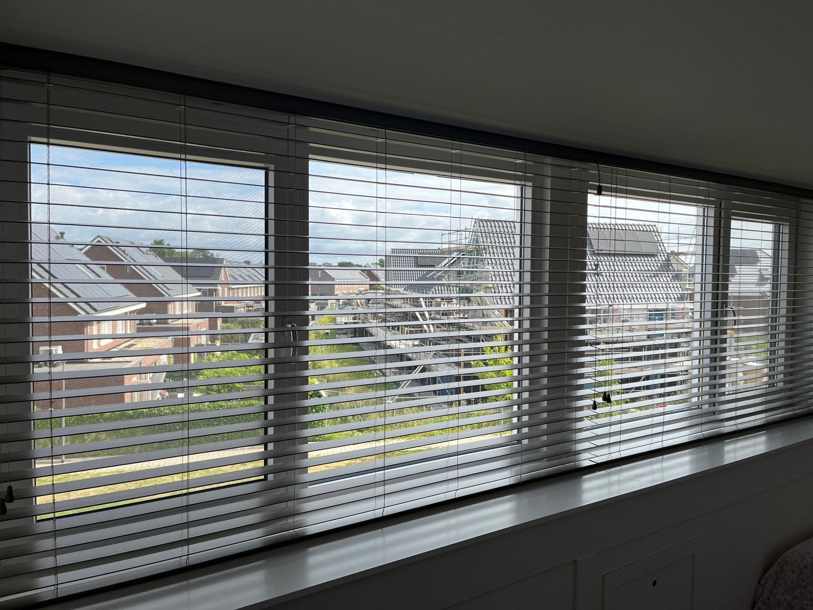 Houtlook jaloezieën – 2 stuks – grijs/bruin – 50 mm, Ophalen, Jaloezie, 128 cm, Zo goed als nieuw