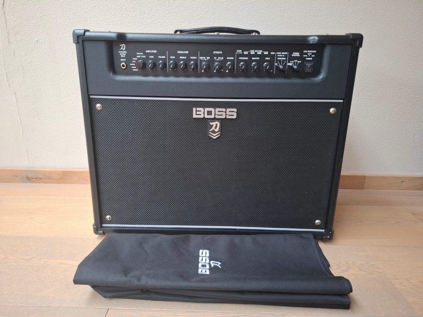 Boss katana artist MK2 versterker inclusief hoes te koop., Ophalen, Zo goed als nieuw, Minder dan 50 watt