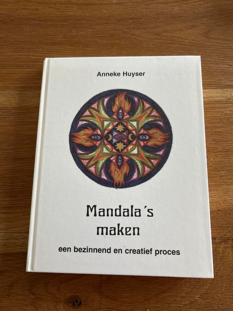 Mandala's maken: een bezinnend en creatief proces, Ophalen of Verzenden, Zo goed als nieuw, Tekenen en Schilderen