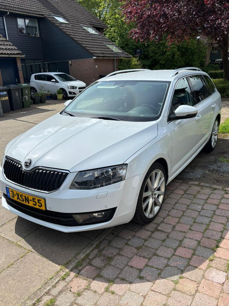 Skoda Octavia 1.2 TSI 77KW Comdi DSG 2014 Wit, 4 cilinders, Wit, Origineel Nederlands, 630 kg