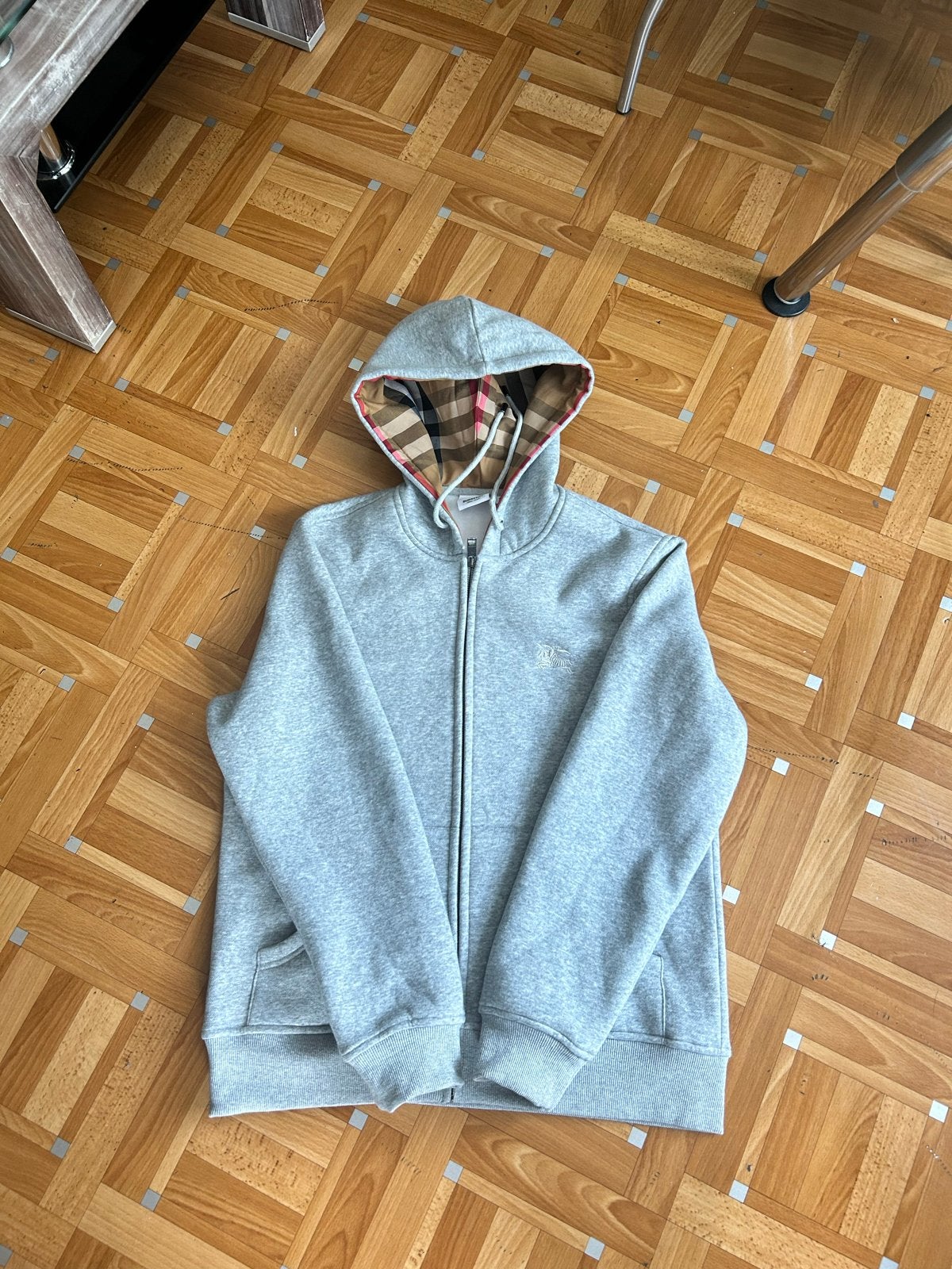 Burberry Hoodie Grijs met Geruite Capuchon Maat m, Ophalen of Verzenden, Nieuw