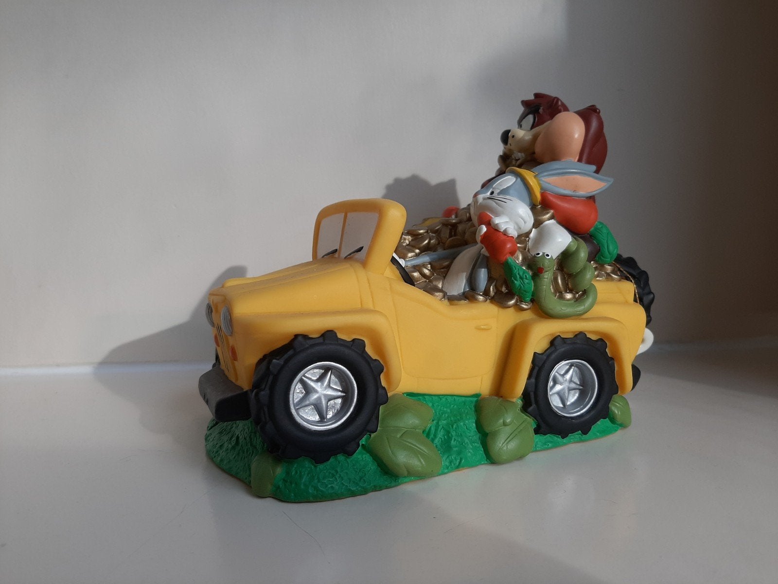 Looney Tunes Spaarpot Jeep met Bugs Bunny & Taz, Ophalen of Verzenden, Zo goed als nieuw