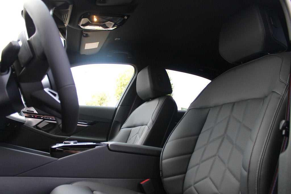 BMW i5 eDrive40 M Sport / Bowers & Wilkins / Adaptieve LED /, Auto's, BMW, Automaat, 2095 kg, Achterwielaandrijving, Zwart