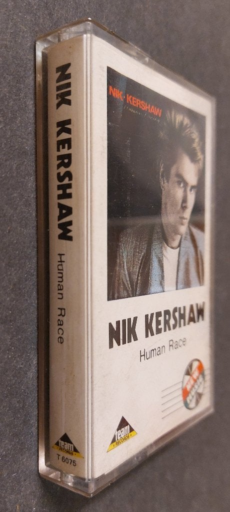 Nik Kershaw CASSETTE Human Race ( misdruk ! ) Indonesie, Cd's en Dvd's, Gebruikt, Nik Kershaw, Verzenden, 1 bandje