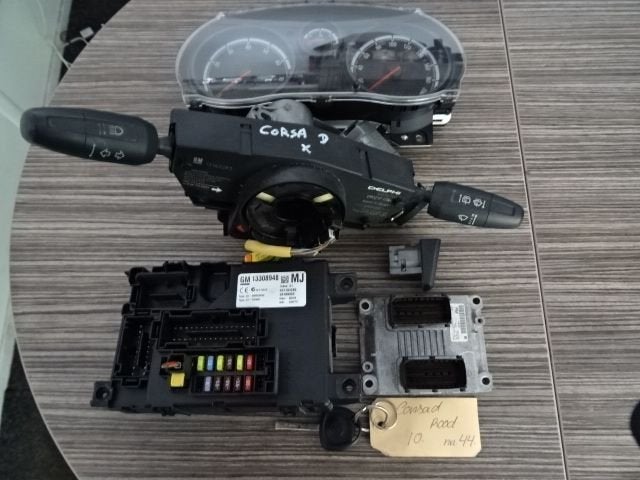 ECU Opel Corsa D Z10XEP bj2008 1.0 benz complete set incl sl, Gebruikt, -, Opel, Ophalen of Verzenden