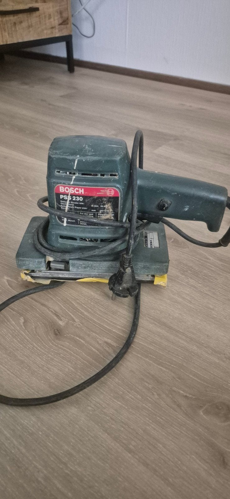 Goedwerkende Bosch PSS 230 vlakschuurmachine, Verzenden, Gebruikt, Minder dan 600 watt, Vlakschuurmachine