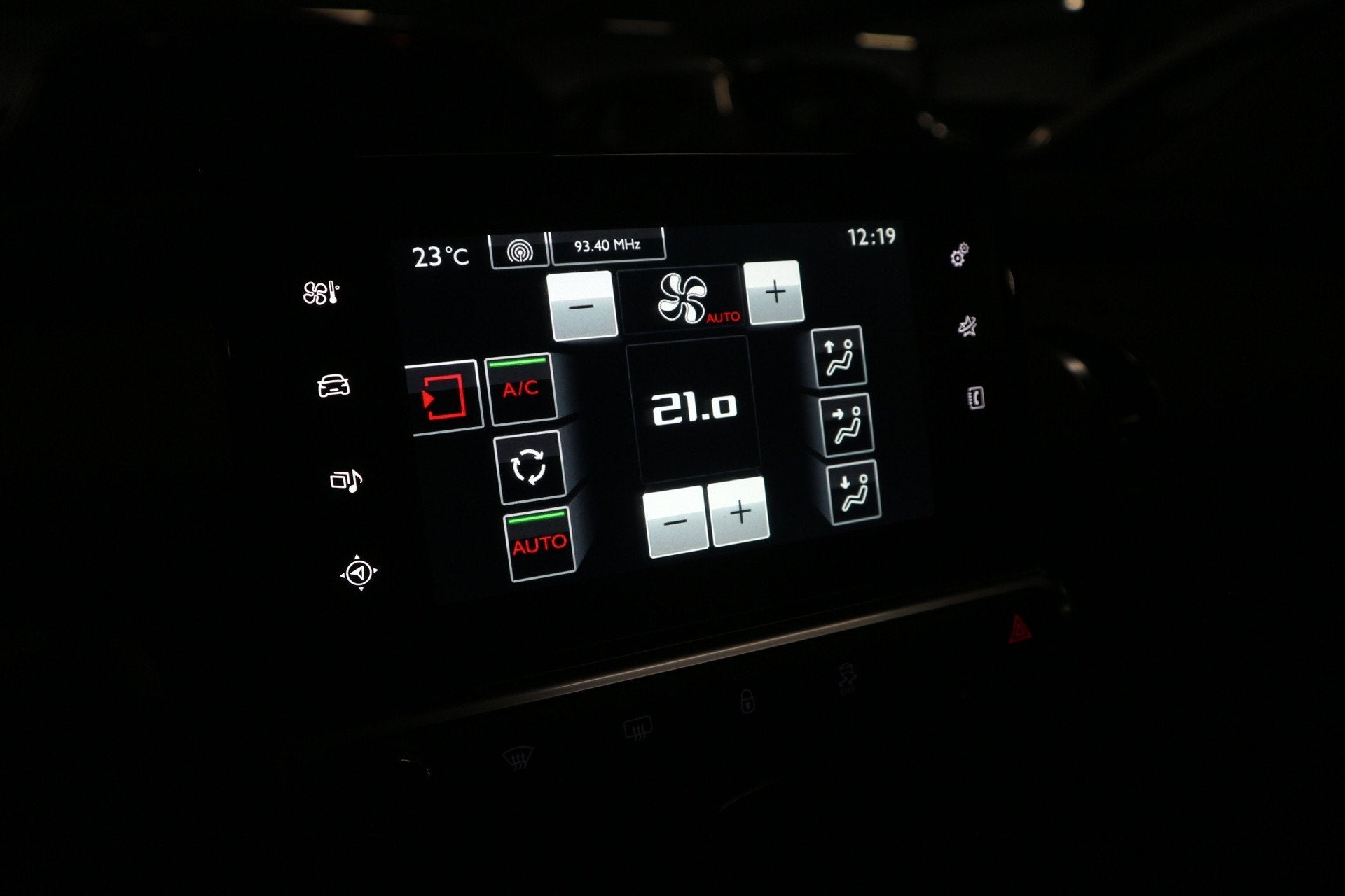 Citroen C4 Cactus 1.2 PureTech Shine / AUTOMAAT / BLACK PACK, Auto's, Citroën, Origineel Nederlands, Bedrijf, 3 cilinders, C4 Cactus