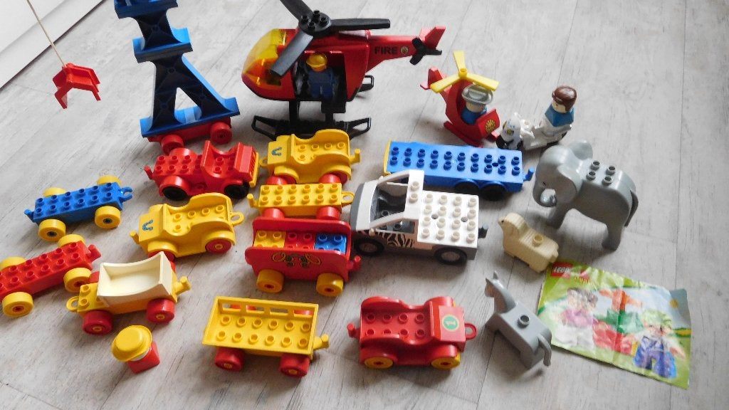Grote bak DUPLO zie foto,s en omschrijving, Ophalen, Zo goed als nieuw, Inclusief minifiguren, Duplo