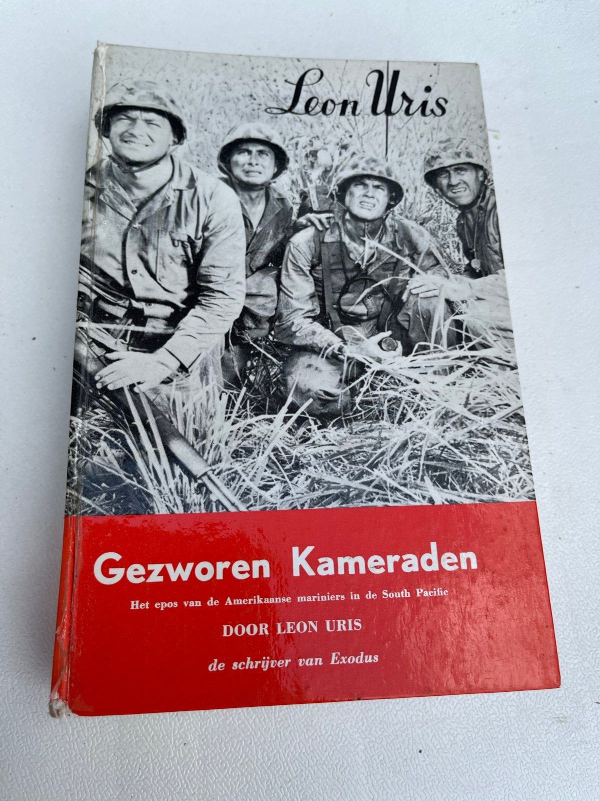 Gezworen Kameraden - Leon Uris (Oorlogsroman), Ophalen of Verzenden, Tweede Wereldoorlog, Gelezen, Marine