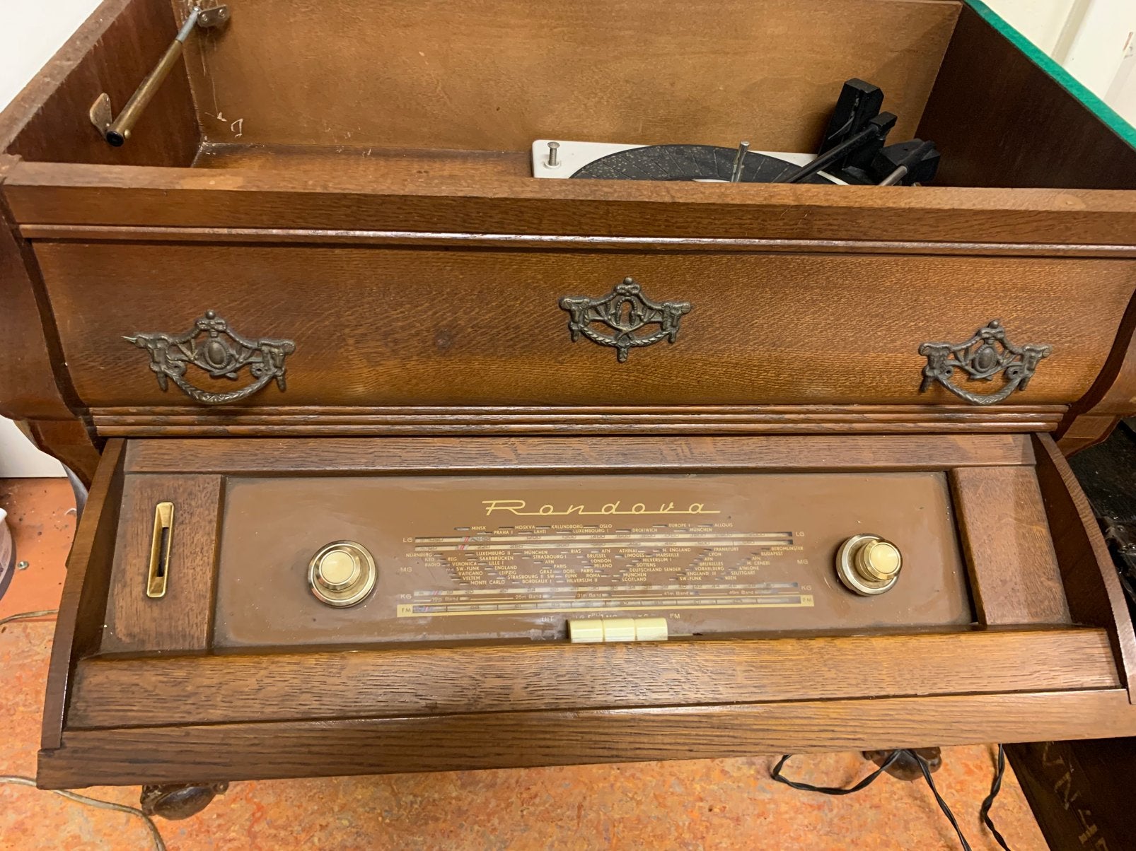 Vintage Rondova radiomeubel met platenspeler – jaren ’50/’60, Ophalen