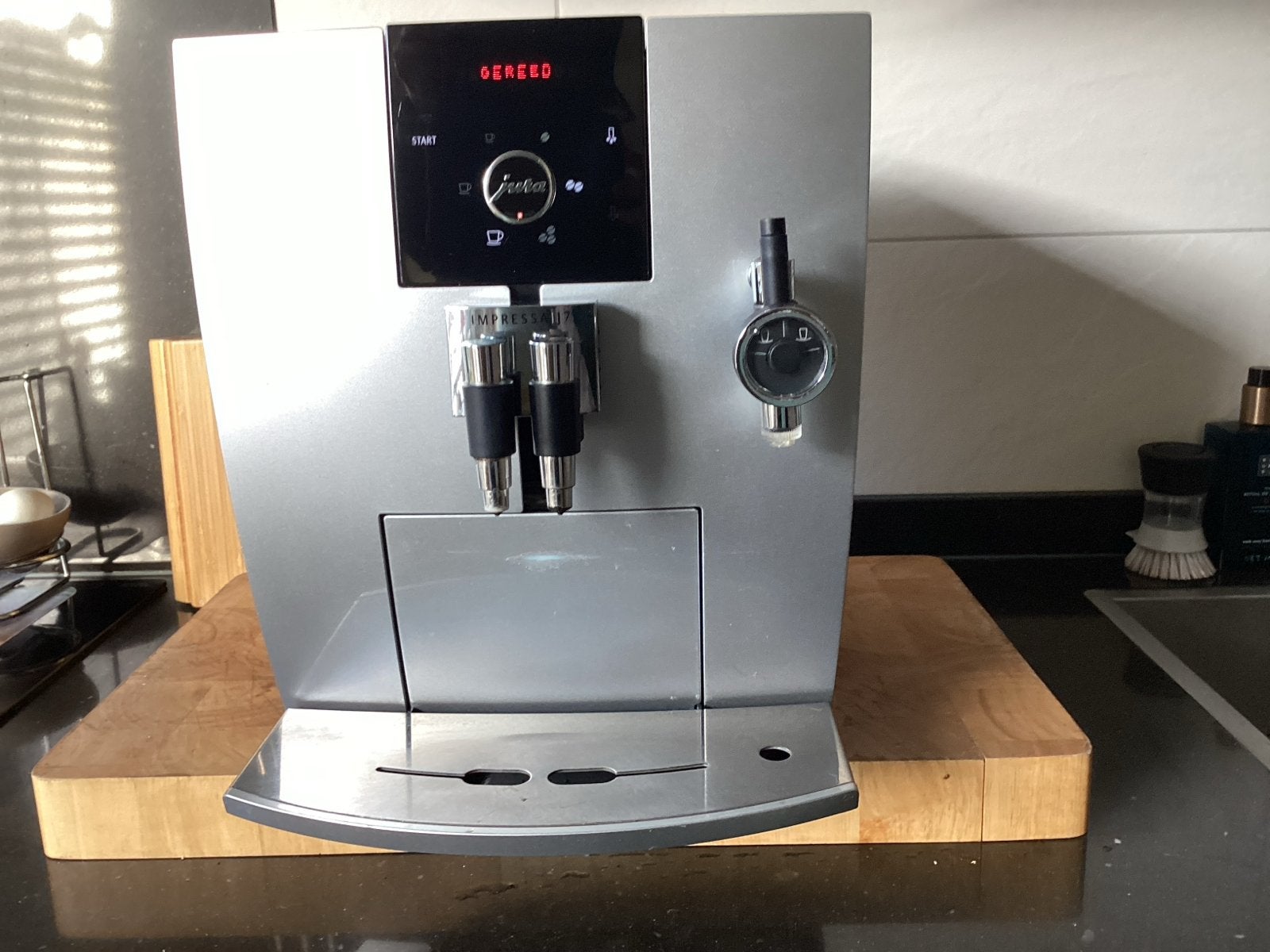 Jura Impressa J 7 volautomatische koffiemachine, Gebruikt, Koffiemachine, Koffiebonen, 2 tot 4 kopjes