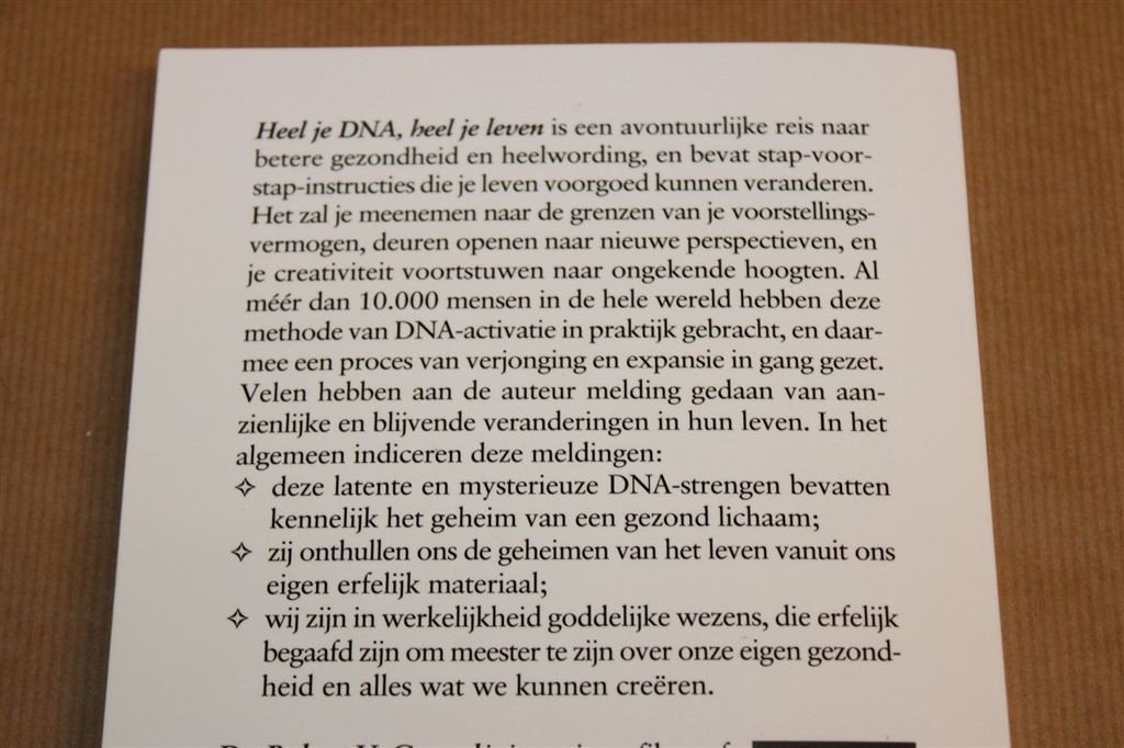 Heel Je DNA Heel Je Leven — DNA Therapie & Zelfheling 2001, Boeken, Ophalen of Verzenden, Gelezen, Overige onderwerpen, Achtergrond en Informatie