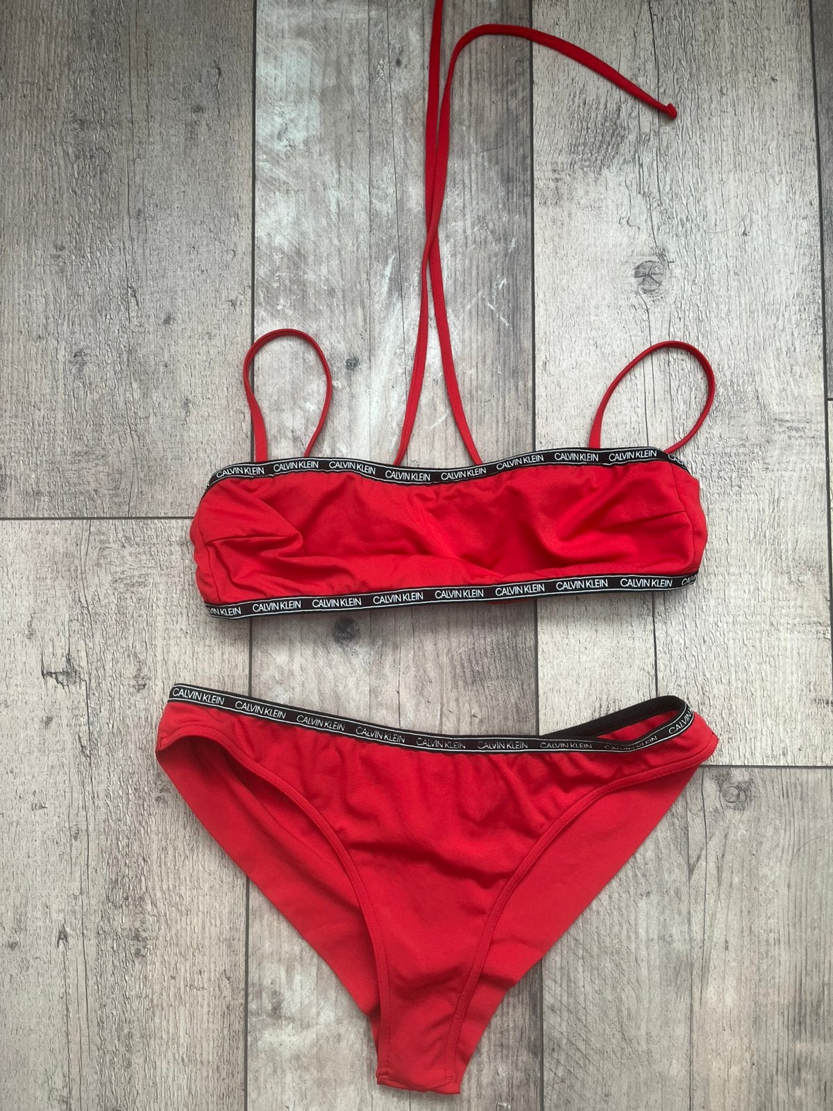Mooie rode bikini van Calvin Klein., Kleding | Dames, Badmode en Zwemkleding, Ophalen of Verzenden, Zo goed als nieuw, Rood, Bikini