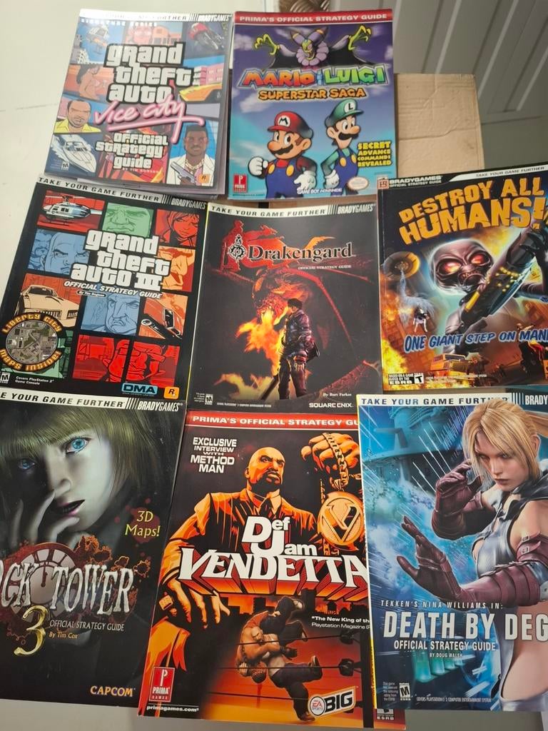 Strategiegidsen voor PlayStation en meer - Diverse titels, 1 speler, Ophalen of Verzenden, Overige genres, Vanaf 18 jaar