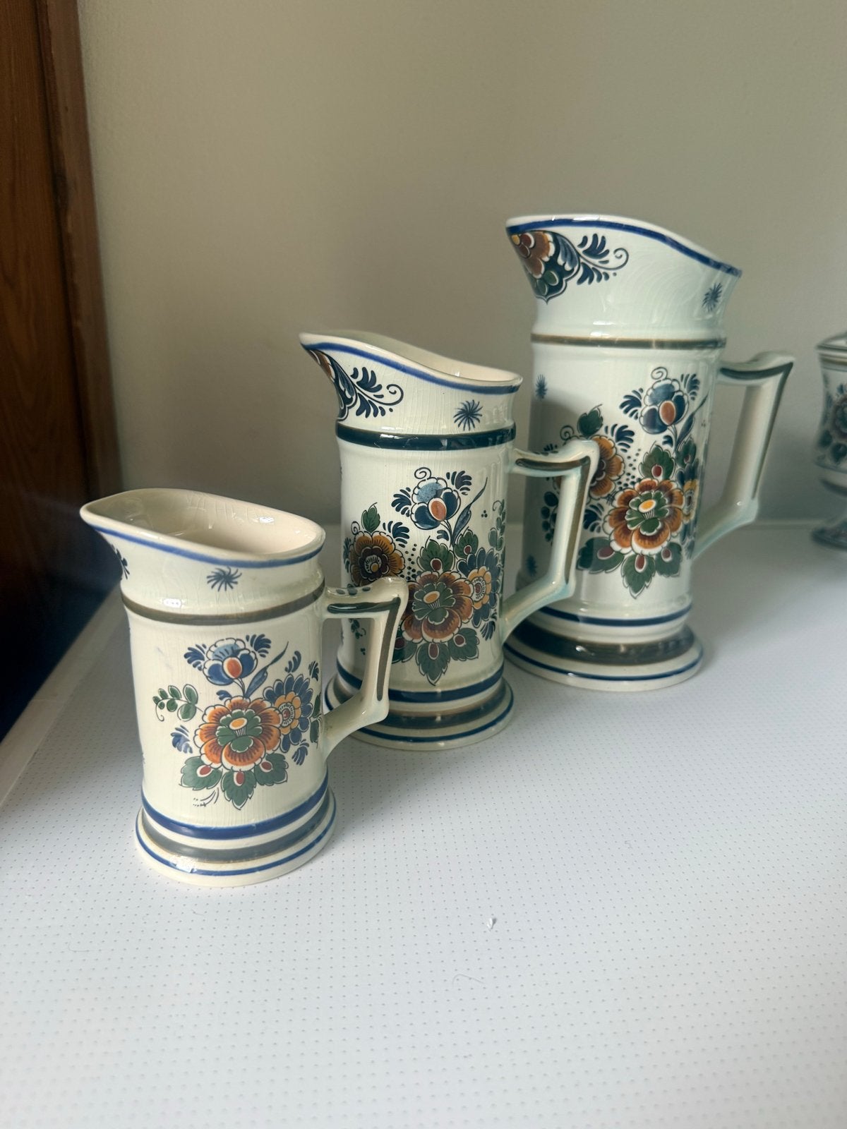 Set van 3 Delfts blauwe kannen met bloemmotief, Antiek en Kunst, Ophalen