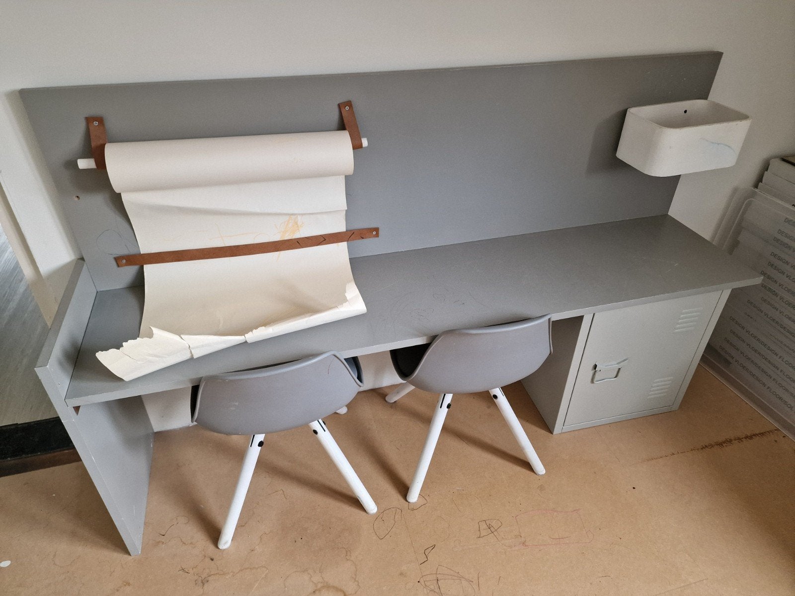 Kinderbureau met opbergruimte en 2 stoelen, Ophalen, Opbergruimte, Gebruikt, Overige merken