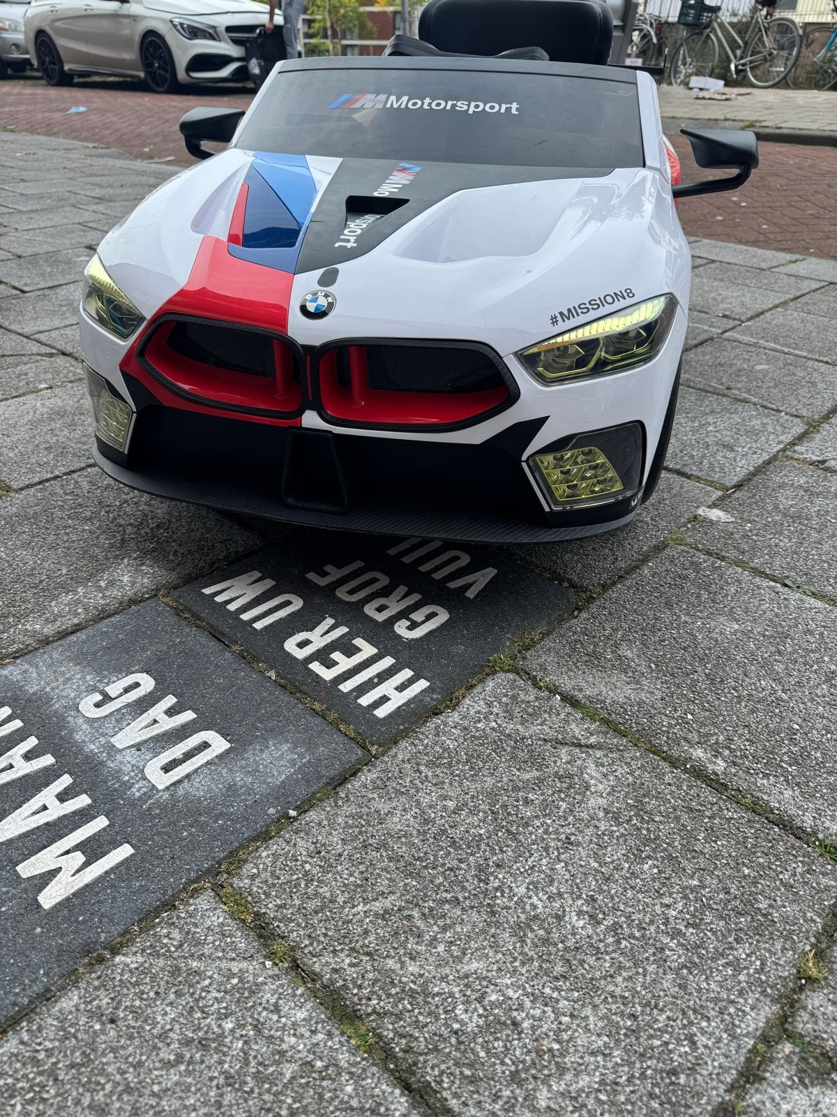 BMW M8 GTE Kinder Elektrische Auto met Afstandsbediening, Ophalen, Zo goed als nieuw, Afstandsbediening