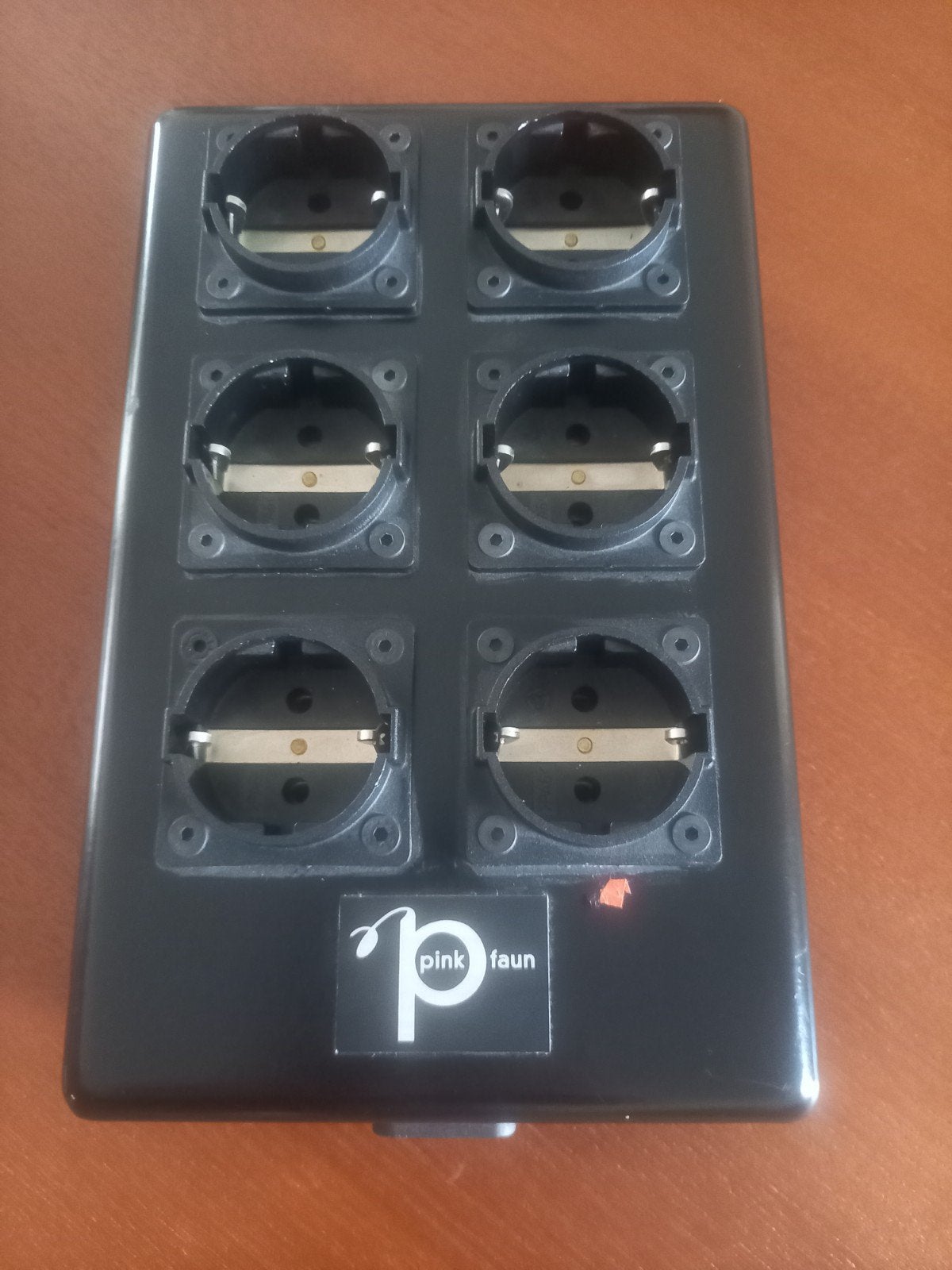 Pinkfaun stekkerblok PB 2-6 Als Nieuw, Ophalen of Verzenden, Zo goed als nieuw, 120 watt of meer, Overige merken