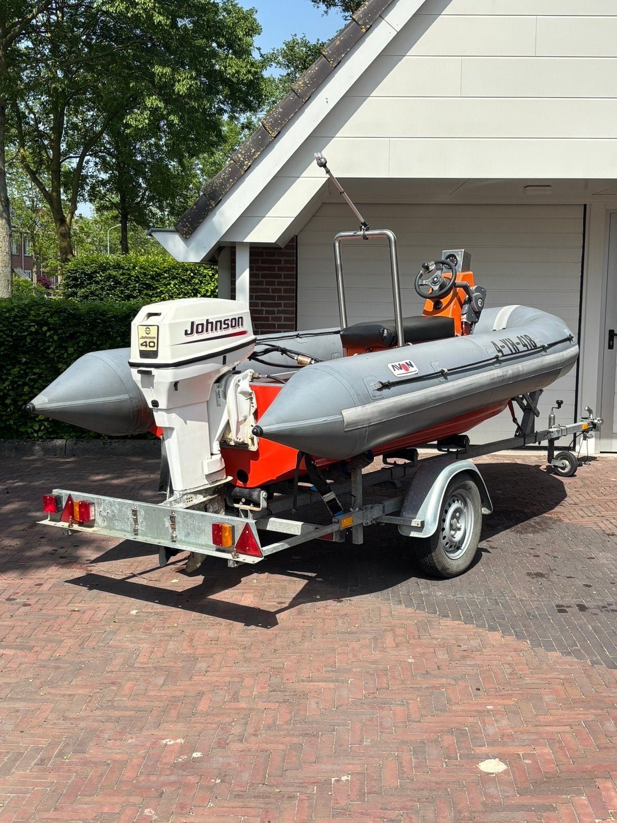 Avon SR4 rib rubberboot, Kalf trailer en 40 pk Johnson, Avon, Gebruikt, 4 m, Peddels