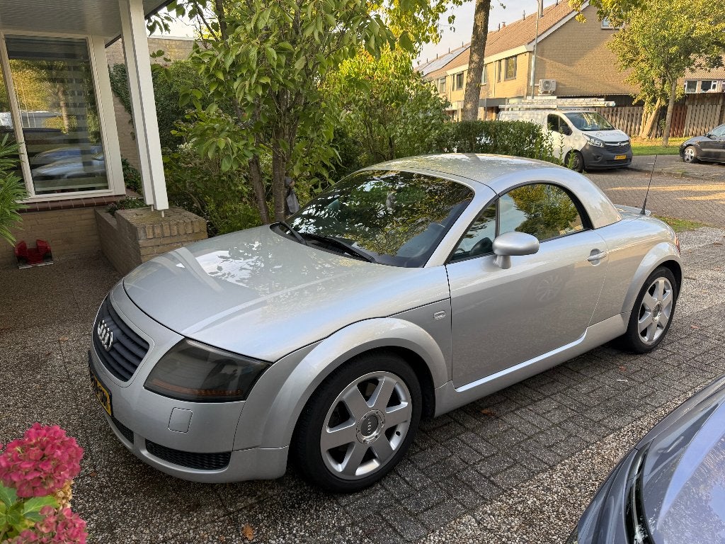 Audi TT 1.8 T Roadster 132KW 2000 Grijs, Auto's, Voorwielaandrijving, Dealer onderhouden, TT, 4 cilinders