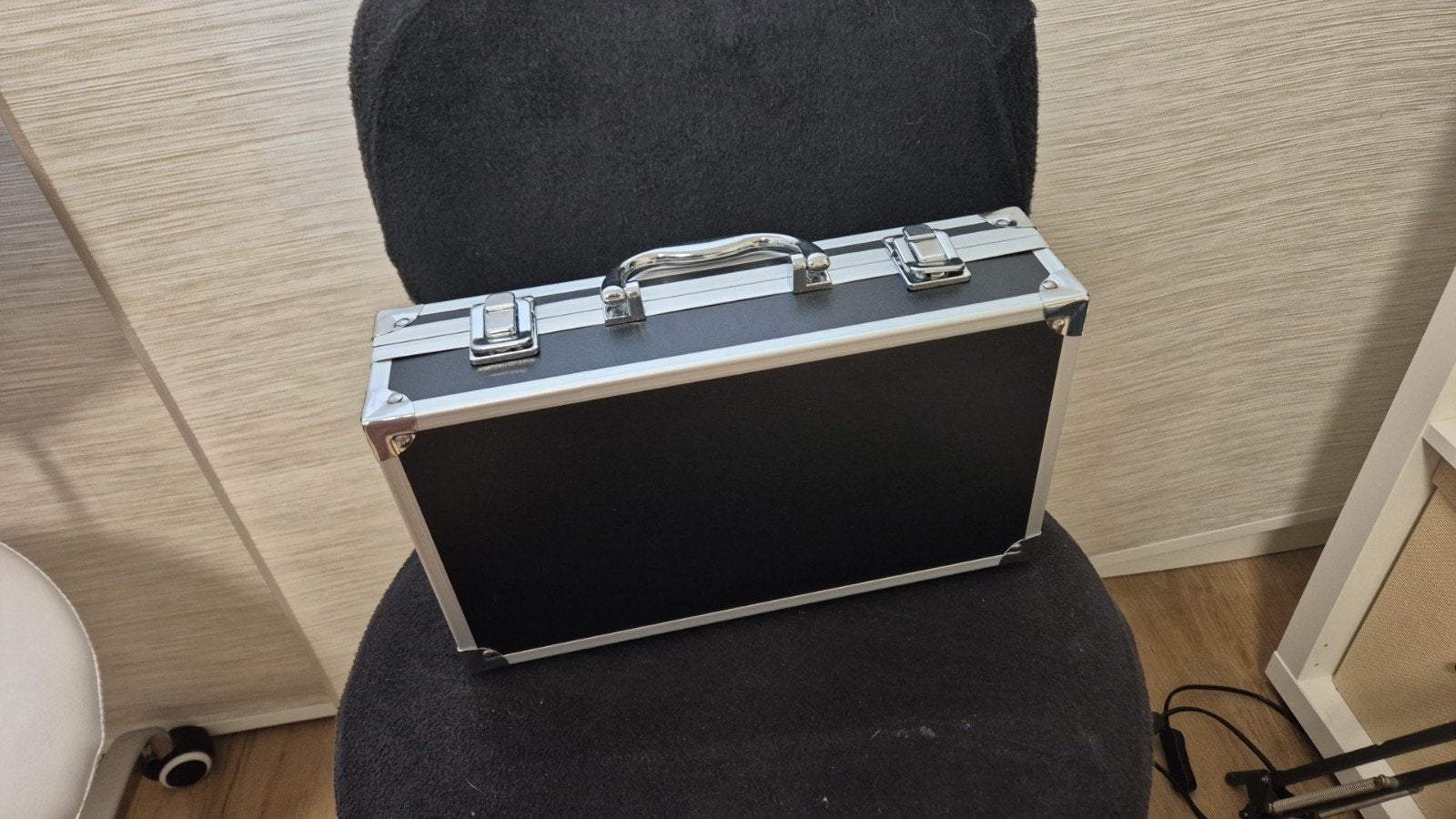 Zwarte aluminium koffer, Sieraden, Tassen en Uiterlijk, Ophalen, Slot, Minder dan 50 cm, Zo goed als nieuw